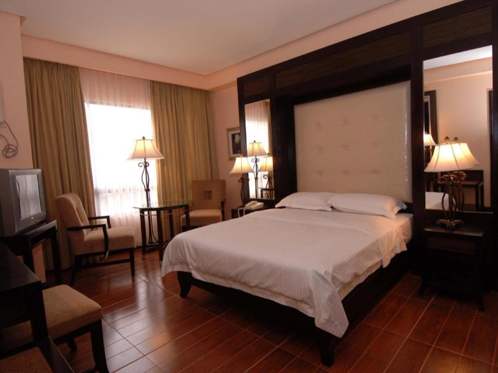 Planta Centro Bacolod Hotel & Residences Luaran gambar