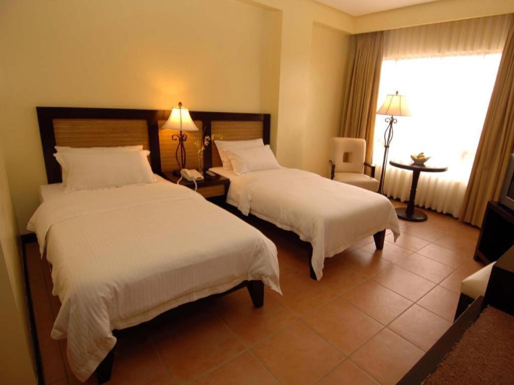 Planta Centro Bacolod Hotel & Residences Luaran gambar