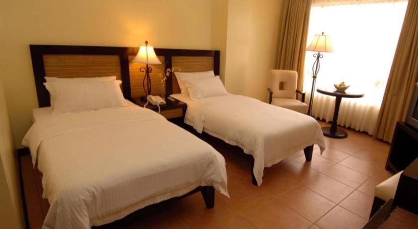 Planta Centro Bacolod Hotel & Residences Luaran gambar
